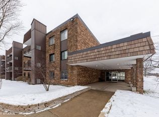 522 E Algonquin Rd APT 102, Schaumburg, IL 60173