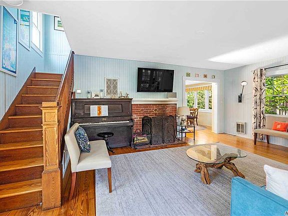 5th image of 696 Ocean Breeze Walk