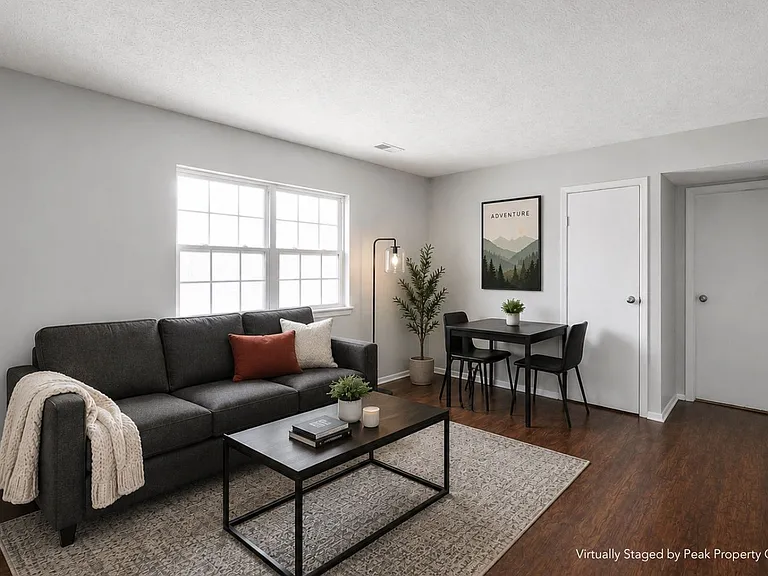 1393 Summit St #B — Photo 2