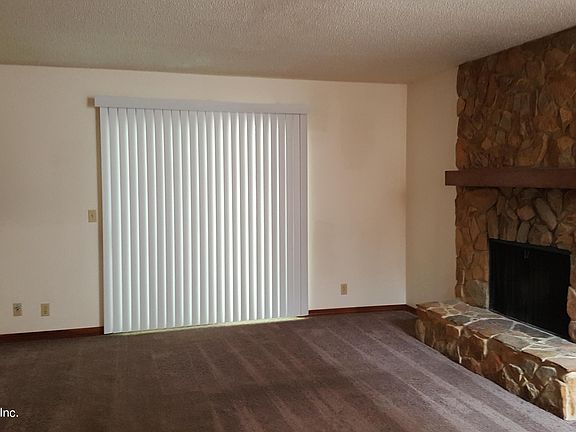 4th image of 1308 Magnolia Cir E