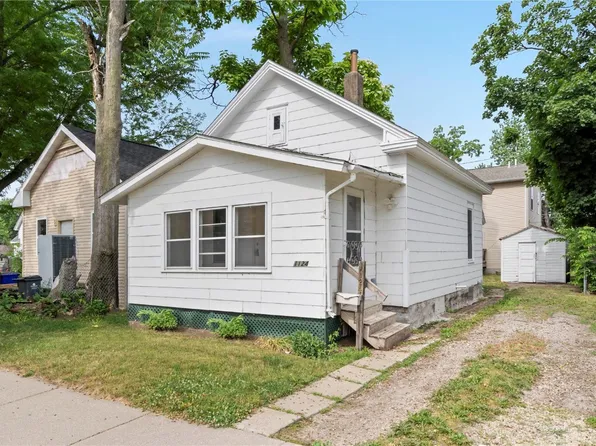 1124 K St SW, Cedar Rapids, IA 52404