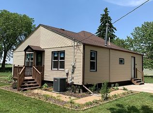 702 D St, Shelton, NE 68876