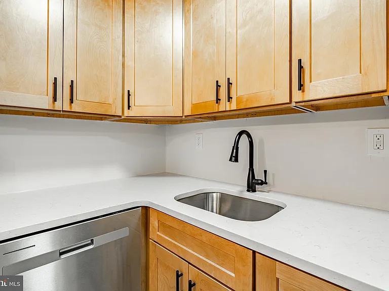 300 N Penn St #W7 — Photo 11