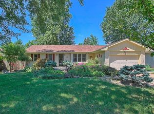 5 Canterbury Ct, Champaign, IL 61821