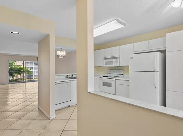 9537 Weldon Circle #I302, Tamarac, FL 33321
