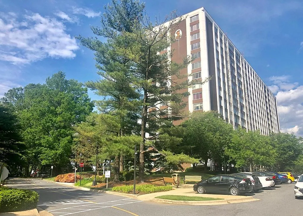 1 bed, 1.5 bath, 871 sqft, $1,995 — Photo 2