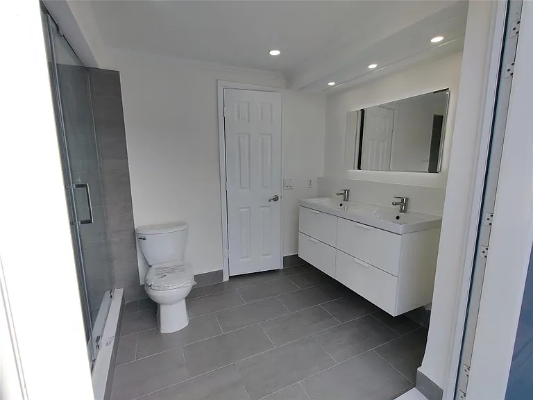 733 NE 18th Ave — Photo 71