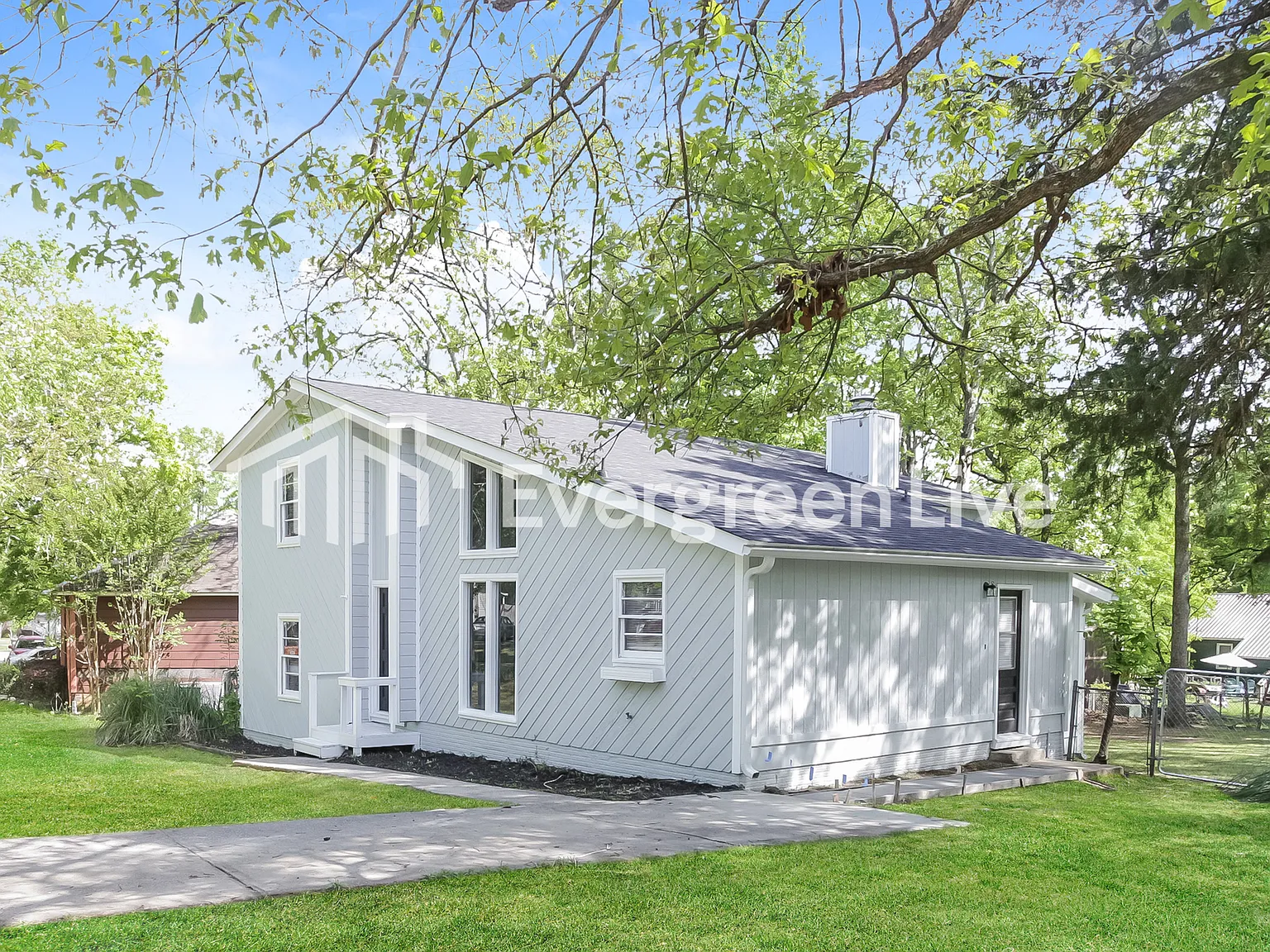 4 bed, 2.0 bath, 1780 sqft, $1,695 — Photo 2