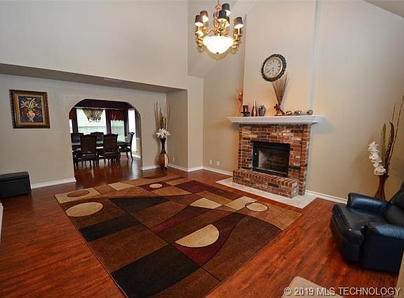 4th image of 24055 E King Ct