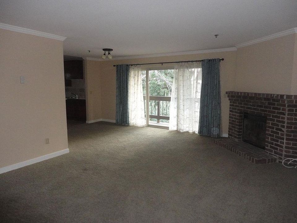 2nd image of 1056 El Camino Real APT 303