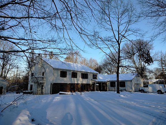 3rd image of 125 Village Ct