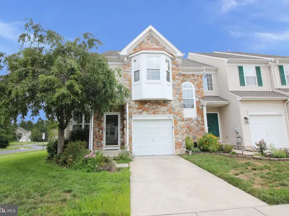 121 Beacon Dr, Deptford, NJ 08096