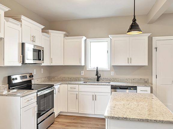 3rd image of 416 Highland Ct