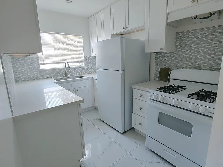 1203 S La Cienega Blvd #A — Photo 8