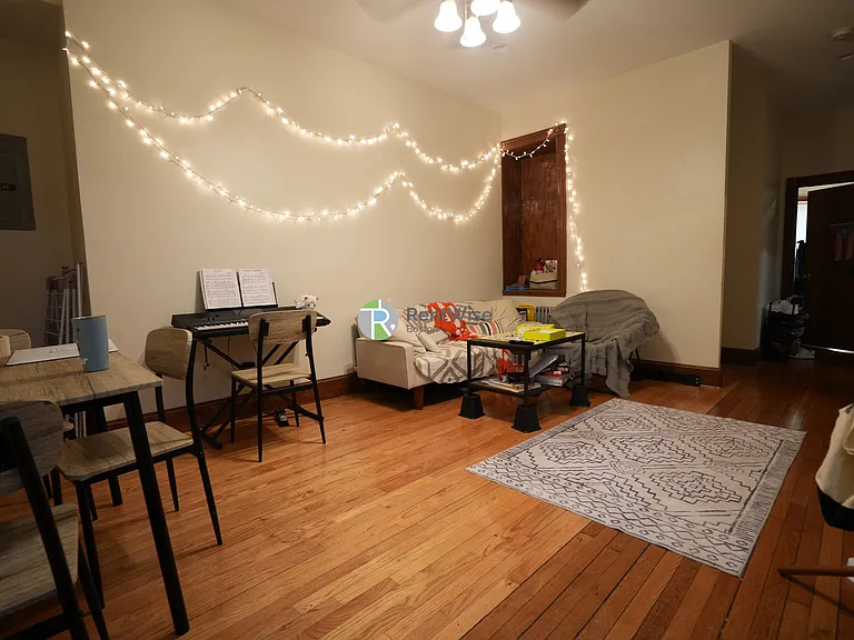 21 Gibbs St #2 — Photo 3