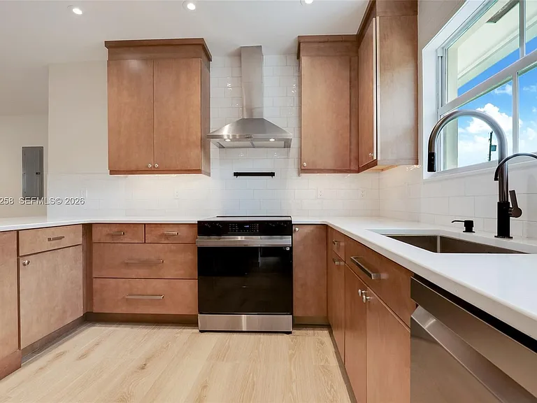 6356 SW 14th St — Photo 9
