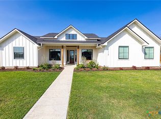 112 Jean Dr, Shiner, TX 77984