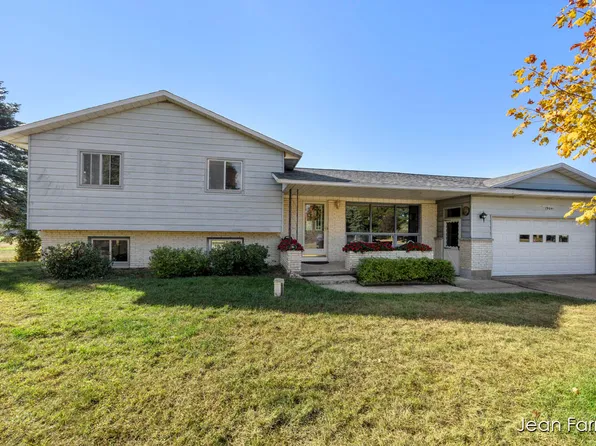 1904 138th Ave, Dorr, MI 49323