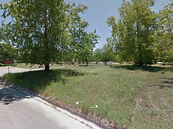 4th image of 46 Glen Cove Dr