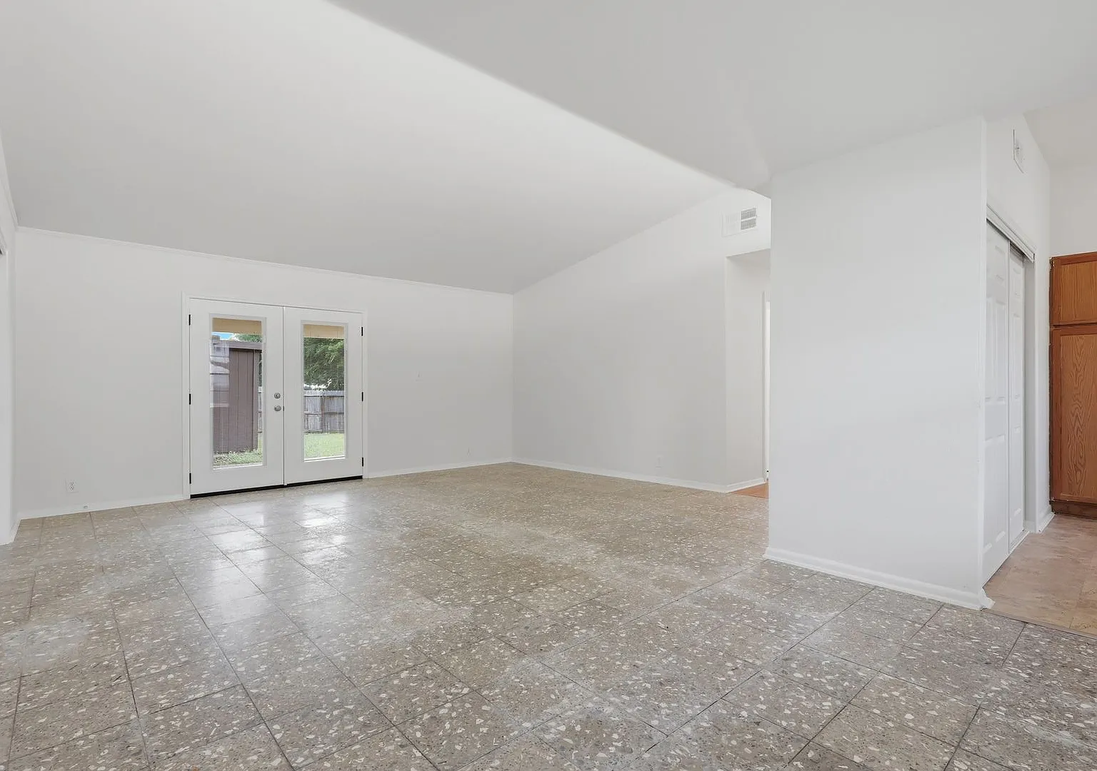 Prime North Central Location! — Photo 4
