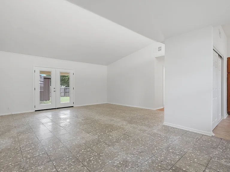 803 Oblate Dr — Photo 4