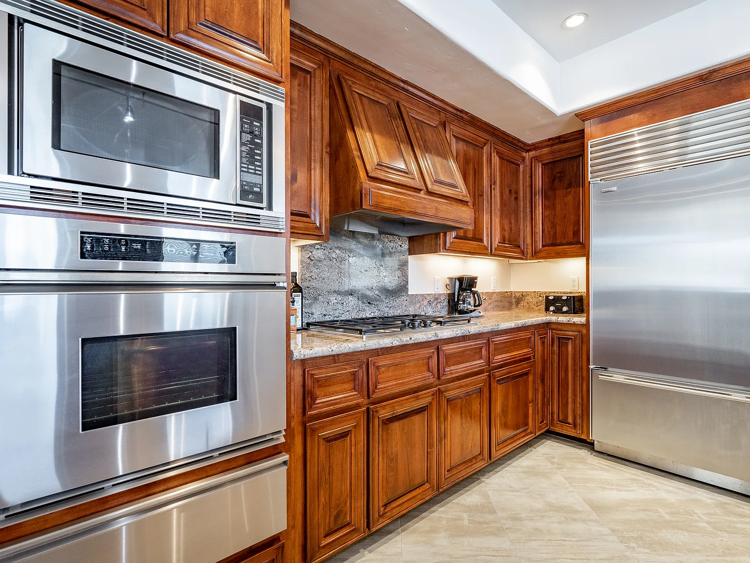 3 bed, 3.5 bath, 1829 sqft, $6,750 — Photo 3