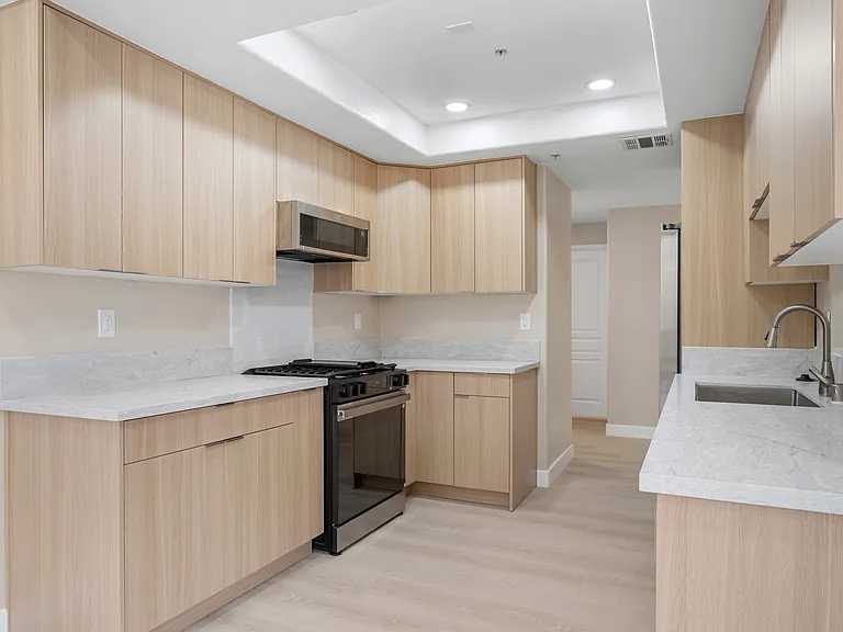 1114 Campbell St #206 — Photo 6