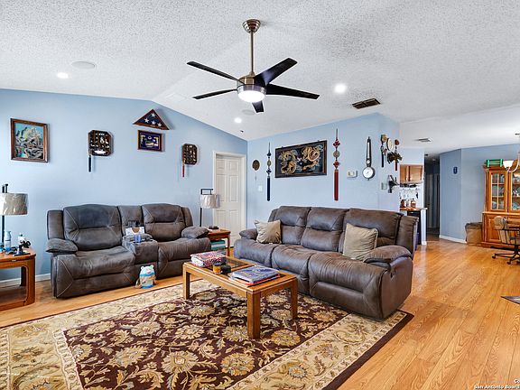 5th image of 10118 Cedarvale Dr