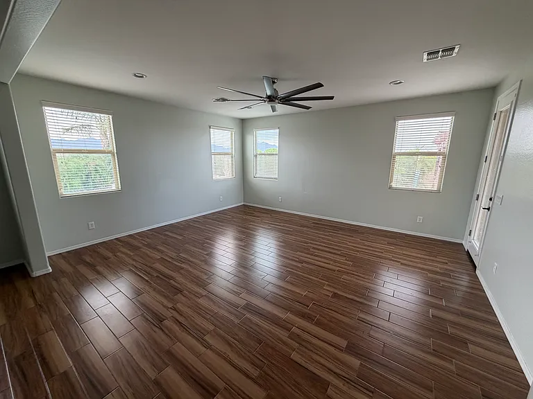 6906 S 78th Dr — Photo 12