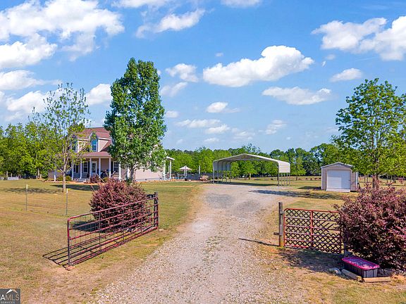 3rd image of 450 Memorial Rd