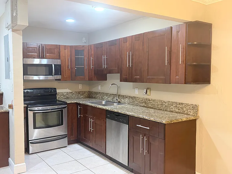 7302 Westwood Dr — Photo 5