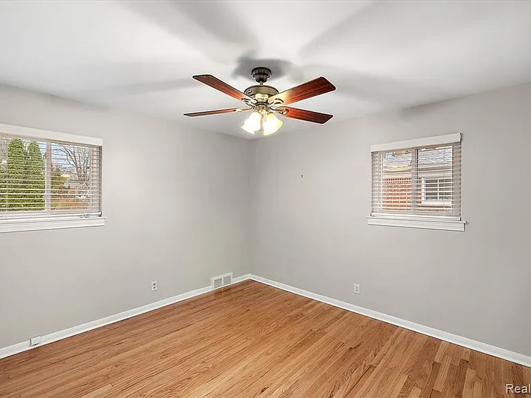 16996 Marguerite St — Photo 20