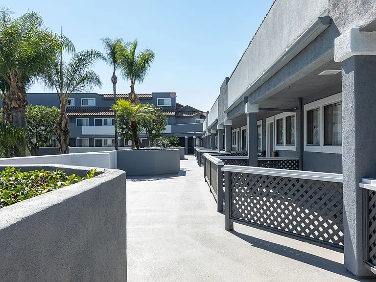 Emerald Ridge Apartments — Photo 12