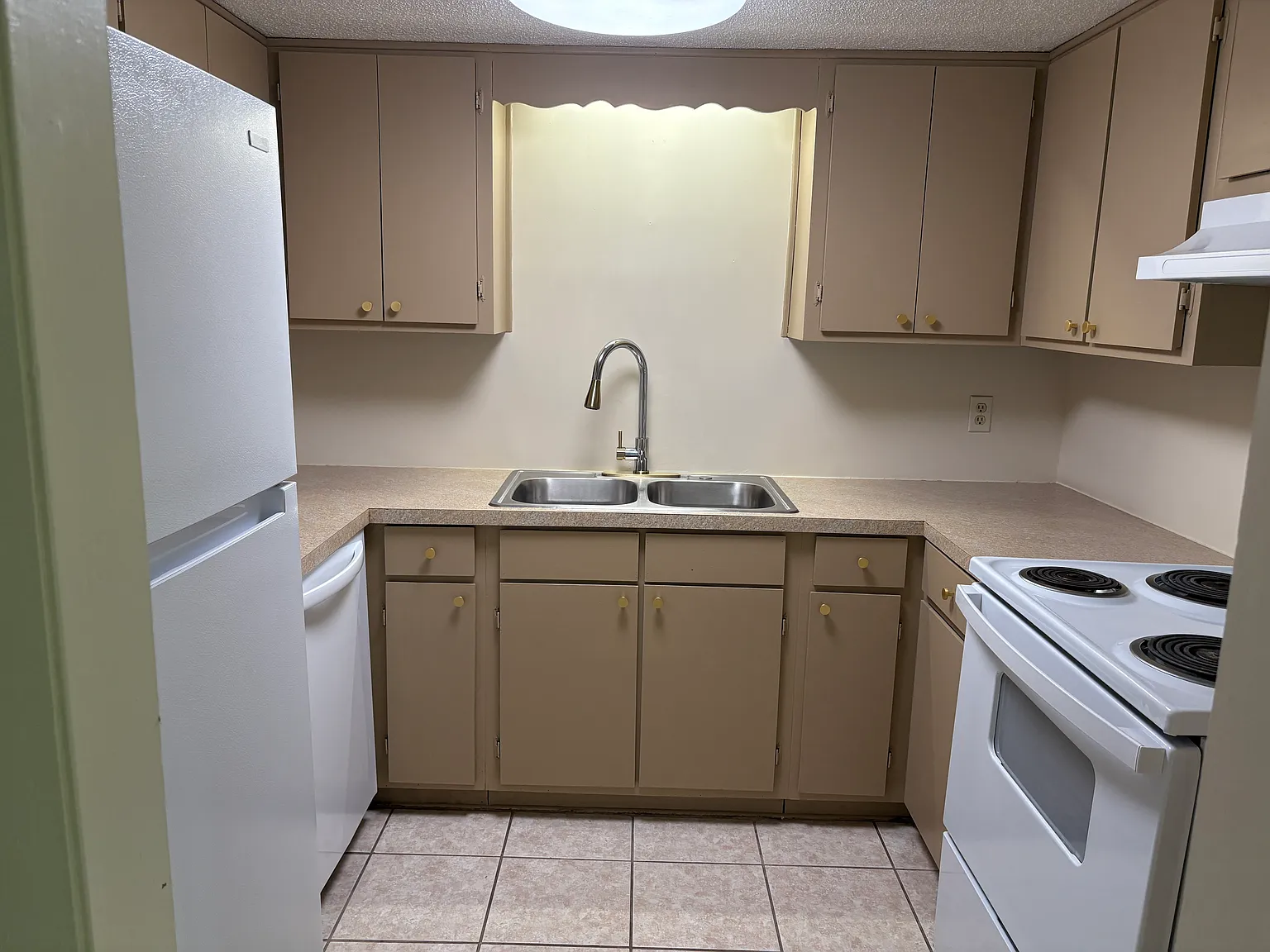 2 bed, 1.5 bath, 1250 sqft, $1,550 — Photo 4