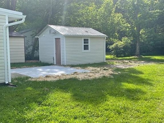 4th image of 1902 Sunnyside Dr