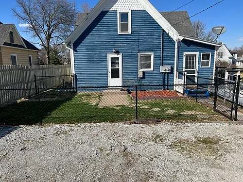202 University Ave #1/2 Photo 1