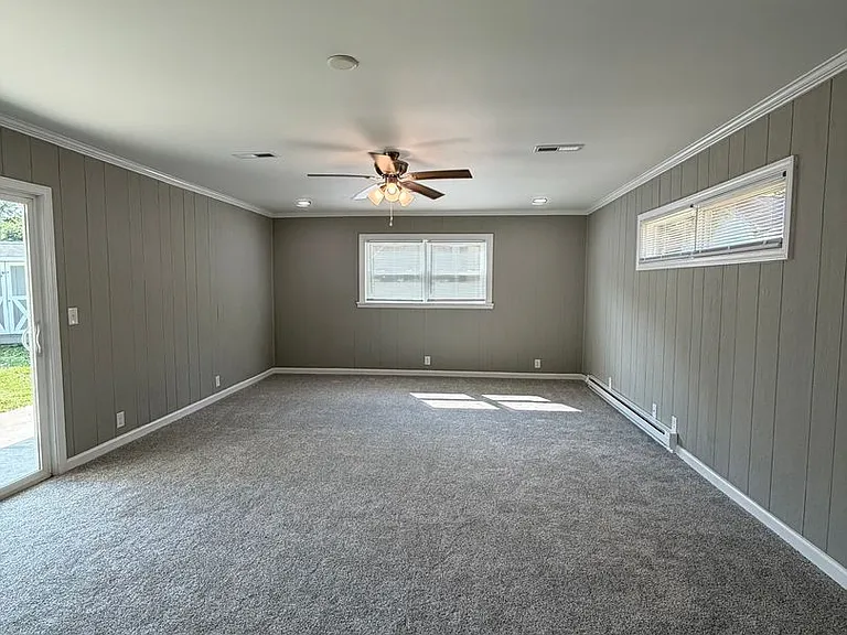 1518 Eastview Ave — Photo 9