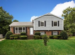 6018 Powder Horn Rd, Charlotte, NC 28212