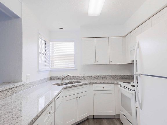 5th image of 2941 Antique Oaks Cir