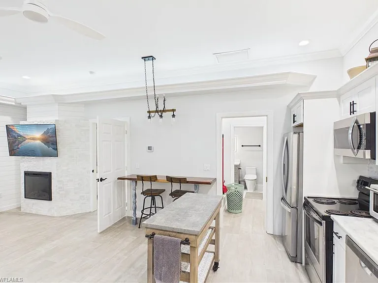 6072 Polly Ave — Photo 6