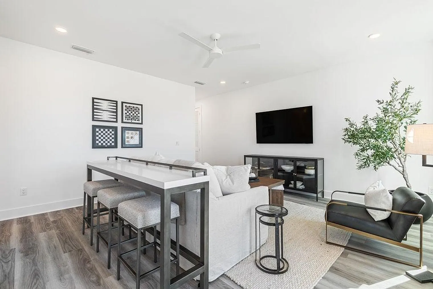 5 bed, 4.0 bath, 2669 sqft, $4,482 — Photo 1