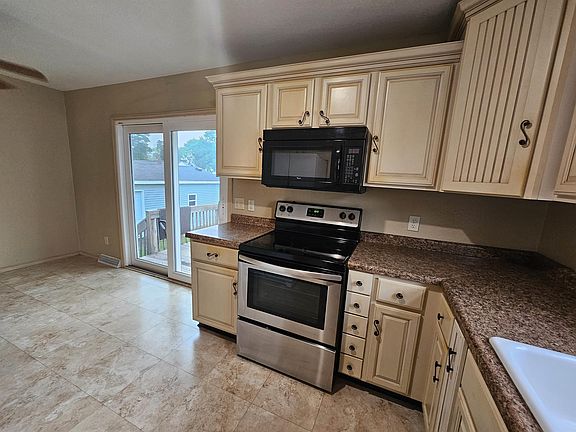 3rd image of 322 E End Ave