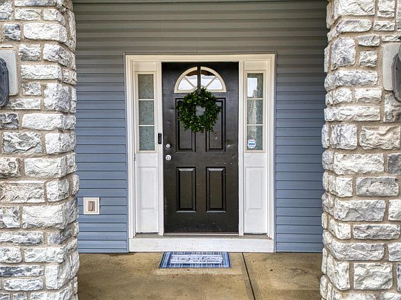 5th image of 11 Wildflower Dr