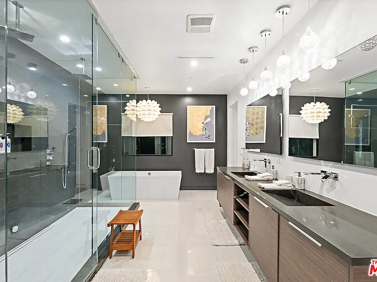 610 N Stanley Ave — Photo 23