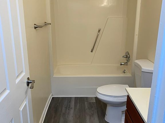 5th image of 2714 Morton Ave APT 6
