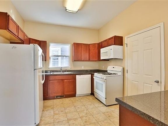 5th image of 1800 W Oliver St