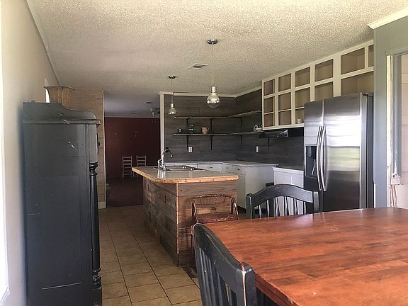 island with dishwasher& sink