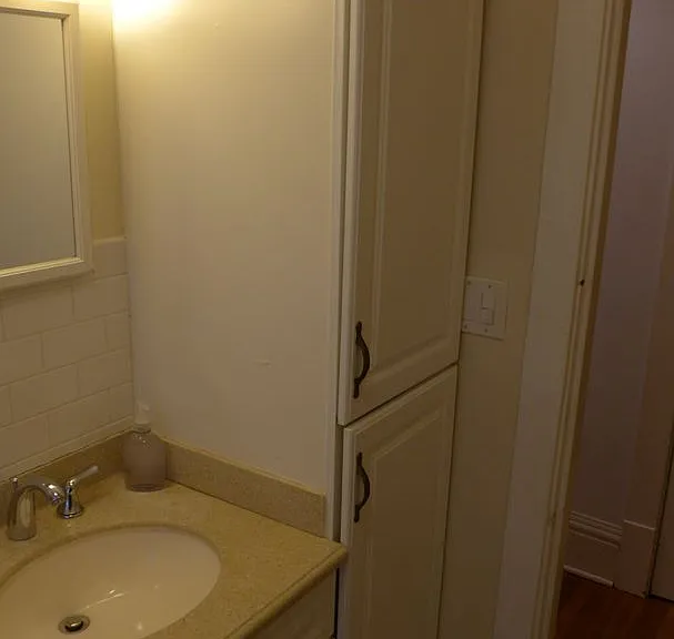 136 Elgin Ave — Photo 17