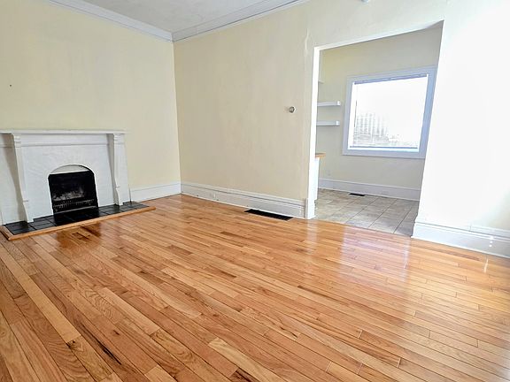 2nd image of 325 Fulton St E APT 2