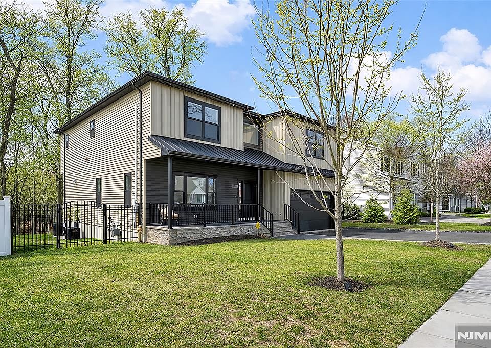 1st image of 129 Rivervale Rd